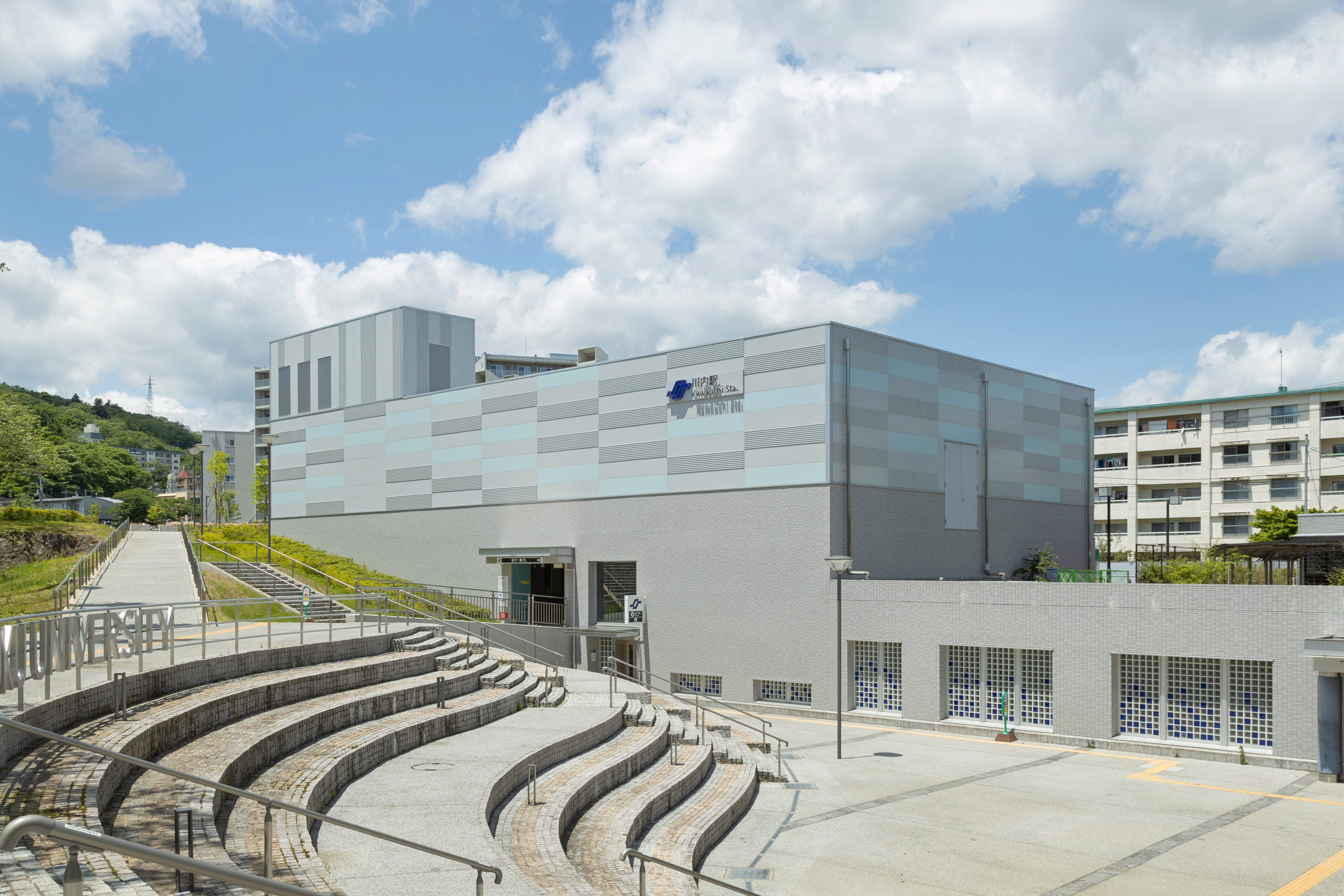 仙台市地下鉄川内駅舎